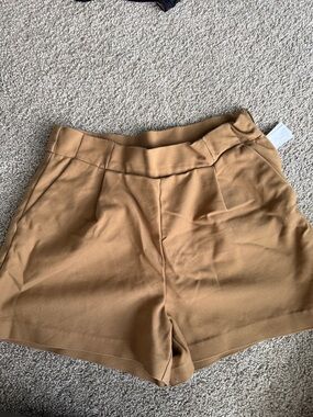 En Saison High-Waist Camel Shorts